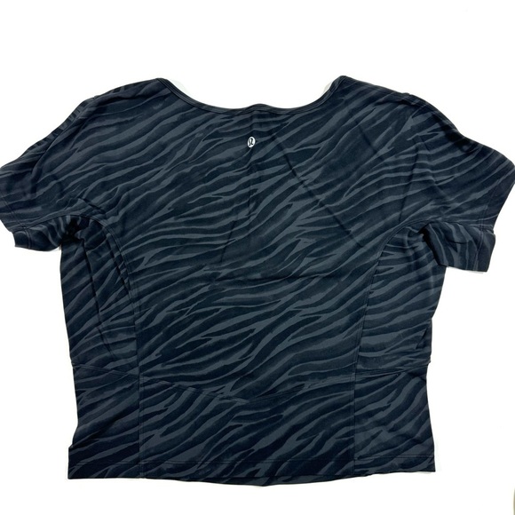 Lululemon Nulu Crop Slim Yoga Tee Shirt Le Tigre Camo - Picture 2 of 5